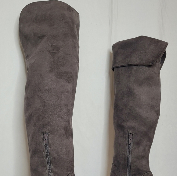Melrose and Market Gray Faux Suede Over-The-Knee Stacked Heel Boots - Size 9.5 - Picture 10 of 16